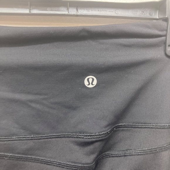 Lululemon hi rise black side pocket yoga leggings 8 - Picture 6 of 8